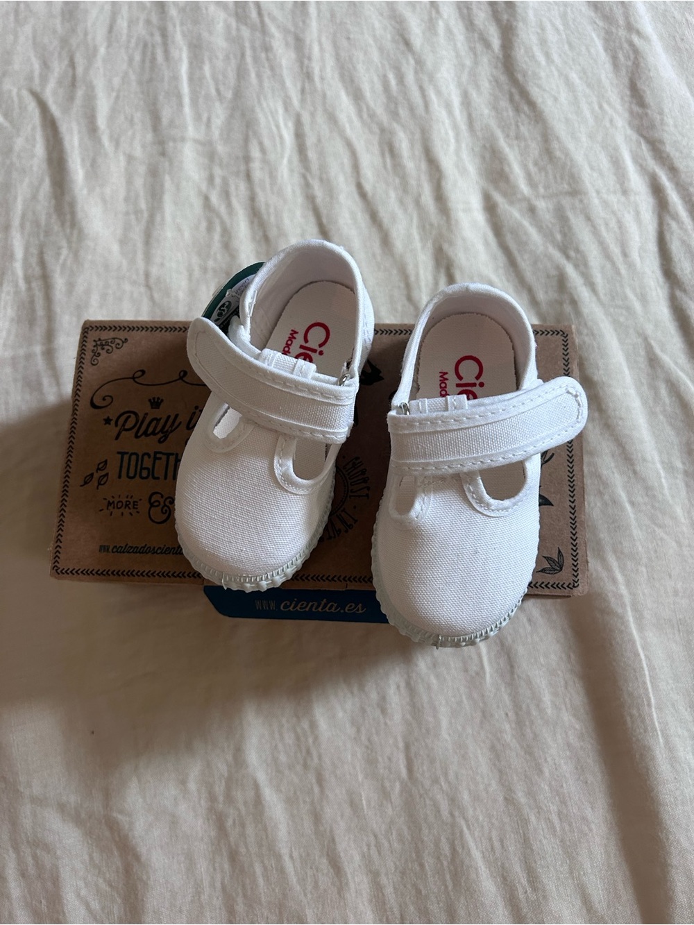 Cienta White Canvas T-Strap Baby Shoes